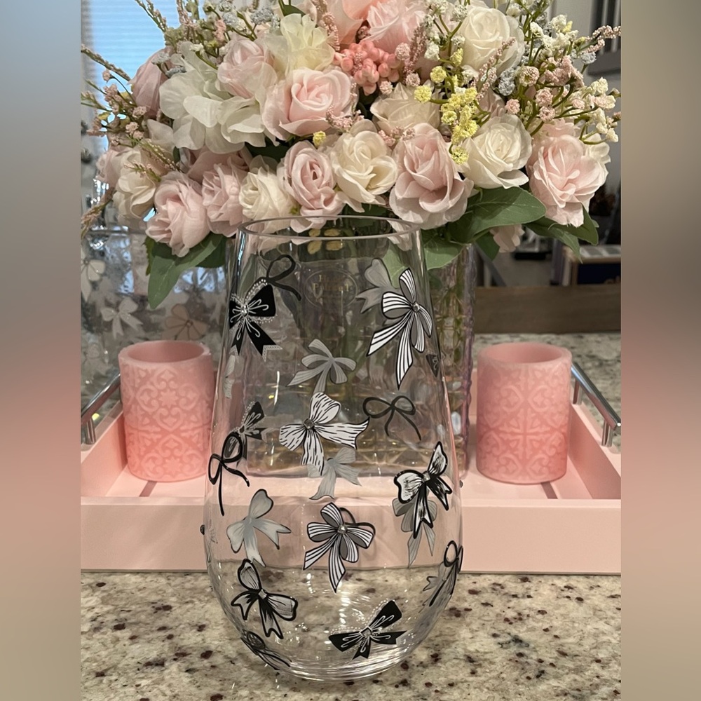 Cupcakes and Cashmere Elegant Glass Vase w/Black & White Bow Design